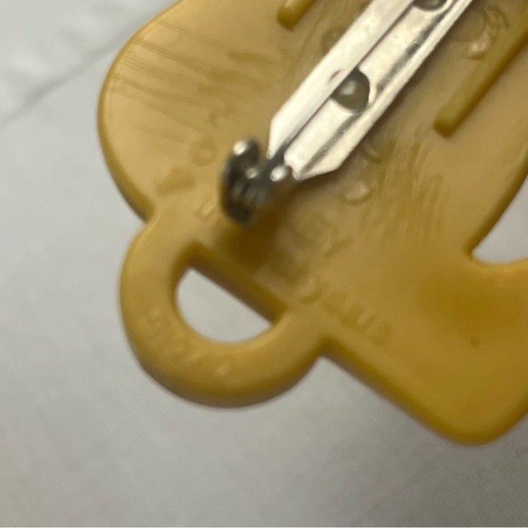 VTG Winnie the Pooh Pacifier Clip Brooch Pin The First Years - Picture 6 of 9